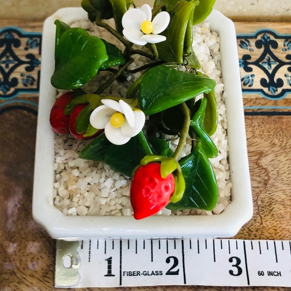 Gump’s Vintage Midcentury Porcelain Strawberry Patch Bonsai Pot - Picture 7 of 10